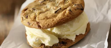 Sandwich de Cookies Granola® Cœur Extra Chocolat et ganache chocolat blanc