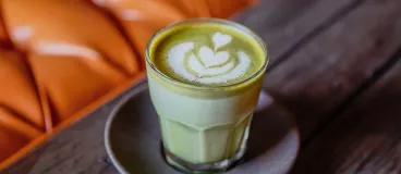Un latte au thé vert matcha