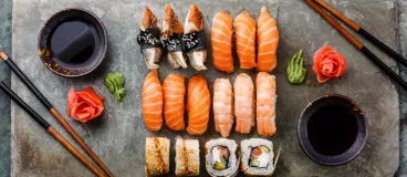 Un plateau de sushis