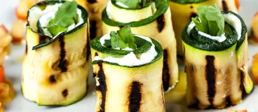 Des roulés de courgettes au chèvre et au basilic