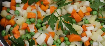 Jardinière de légumes primeurs et petits lardons