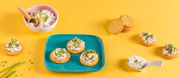  CANAPÉS DE CRACKERS RITZ AU THON ET FINES HERBES 