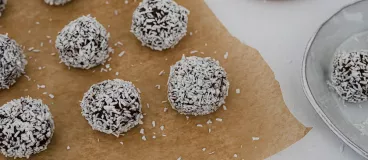 Des boules de chocolat au beurre de cacahuète