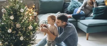 Décorer un sapin de Noël