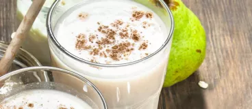 Smoothie à la poire, bouchées croquantes de belVita® Crookie Noisette