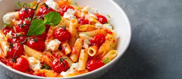 Salade de pâtes crémeuse au pesto Rosso et Philadelphia