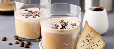 Lassi au Tassimo® Suchard® et tuiles au graines de pavot