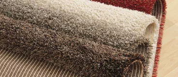 tapis gris et rouge