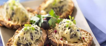 Tartine de brandade de cabillaud et olives noires avec Pelletier®