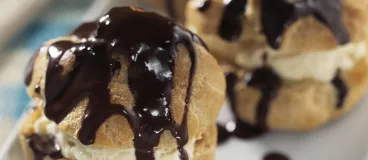 Profiteroles au chocolat et glace rhum raisin