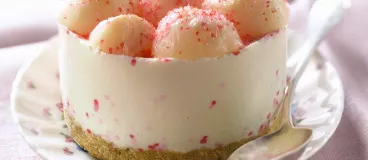 Petits cheesecakes aux litchis et à la rose