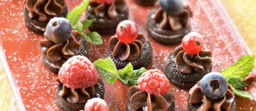 Bouchées aux Mini Oreo®, ganache chocolat et fruits rouges