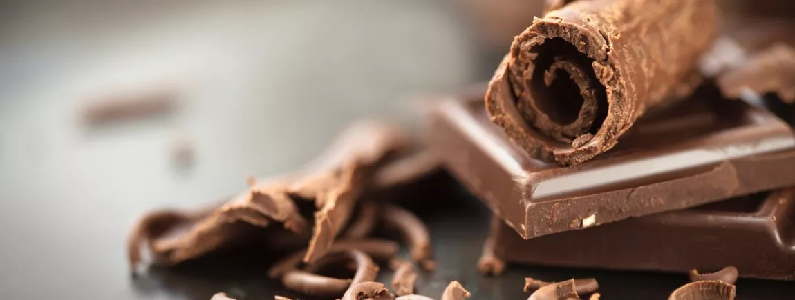 Desserts au chocolat : le match des textures ! Des carrés et des copeaux de chocolat