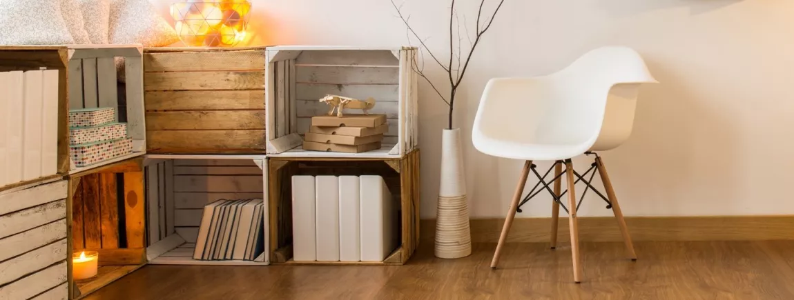 Une bibliothèque express qui vous ressemble Des étagères réalisées avec de vieilles caisses