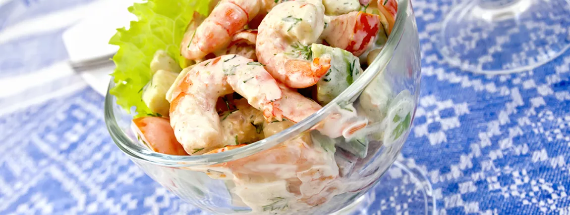 Verrines avocat, saumon, crevettes à la chantilly salée