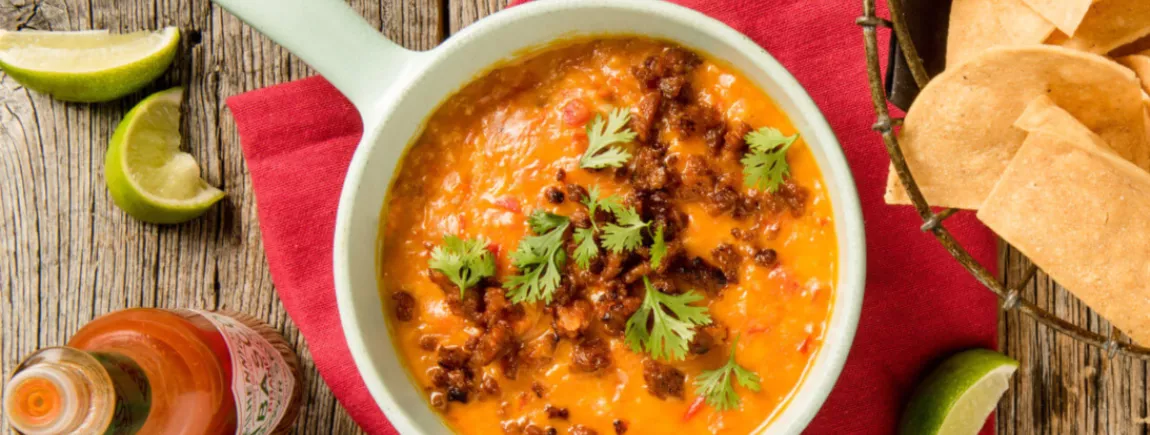Dipping de fromage fondu, Chorizo et TABASCO® Rouge Dipping de fromage fondu, Chorizo et TABASCO® Rouge