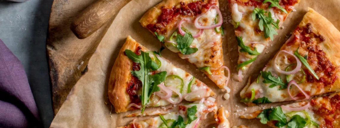 Pizza Margherita sauce épicée au miel Une pizza Margarita sauce épicée au miel et TABASCO®