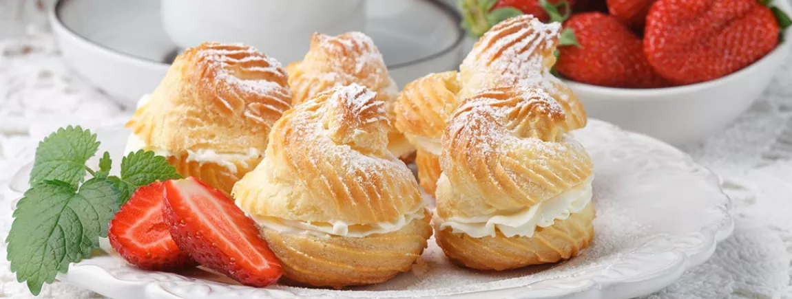 Profiteroles à la crème de châtaignes de Mar-gaux.10 profiterolles a la creme de marrons