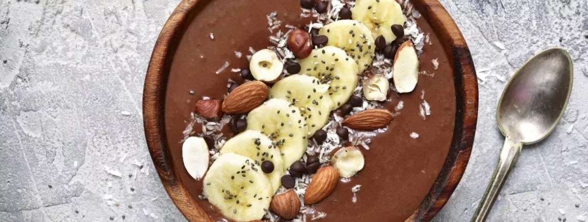 Un smoothie bowl chocolat-banane avec Côte d’Or® Un smoothie bowl au chocolat Côte d’Or®