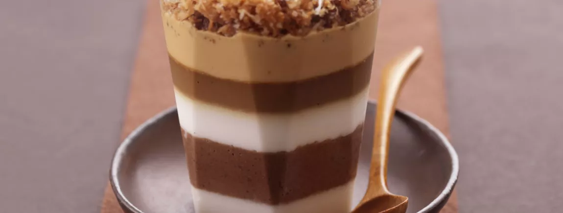 Panacotta au trois chocolats, façon crumble de délicieux biscuits Granola®