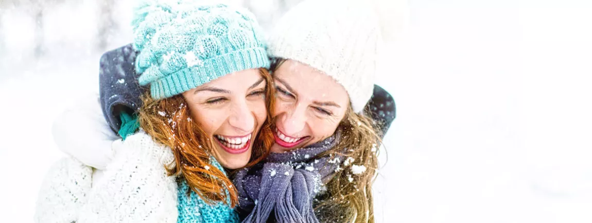 Deux femmes dans la neige 