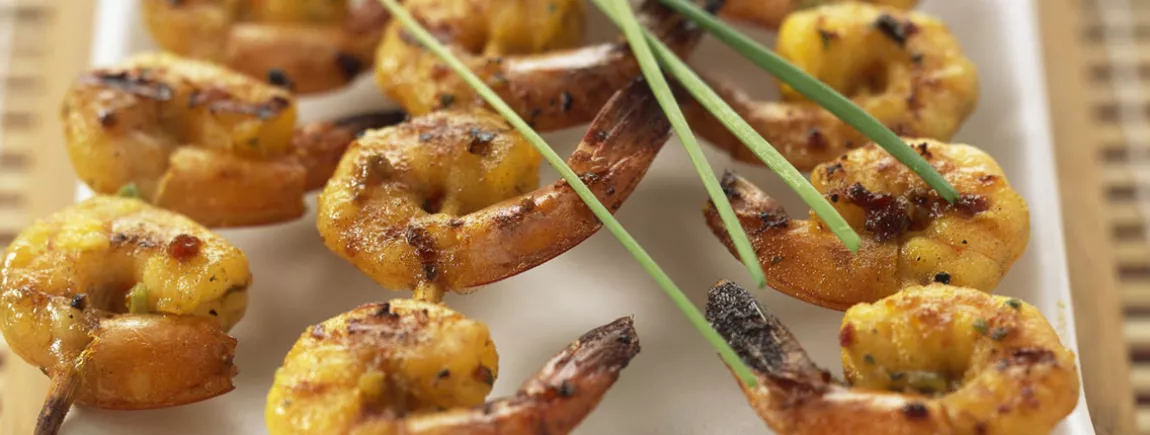 Brochettes de crevettes au curry