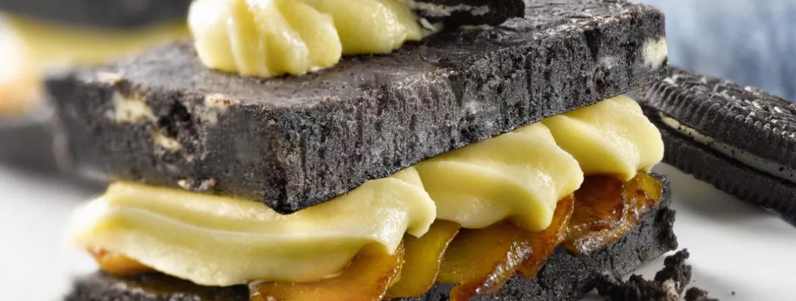 Mille-feuille d’Oreo® aux pommes caramélisées et à la crème pâtissière Mille-feuille d’Oreo® aux pommes caramélisées et à la crème pâtissière