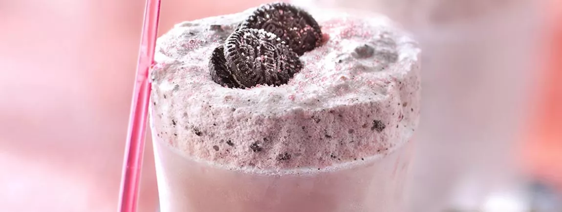 Soufflés glacés aux fraises et aux biscuits Mini Oreo® Soufflés glacés aux fraises et aux Mini Oreo®