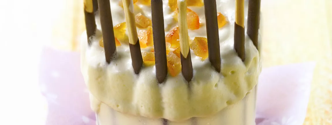 Soufflé glacé à l’orange et ses Mikado ® Chocolat Noir Soufflé glacé à l’orange et ses Mikado® Chocolat Noir