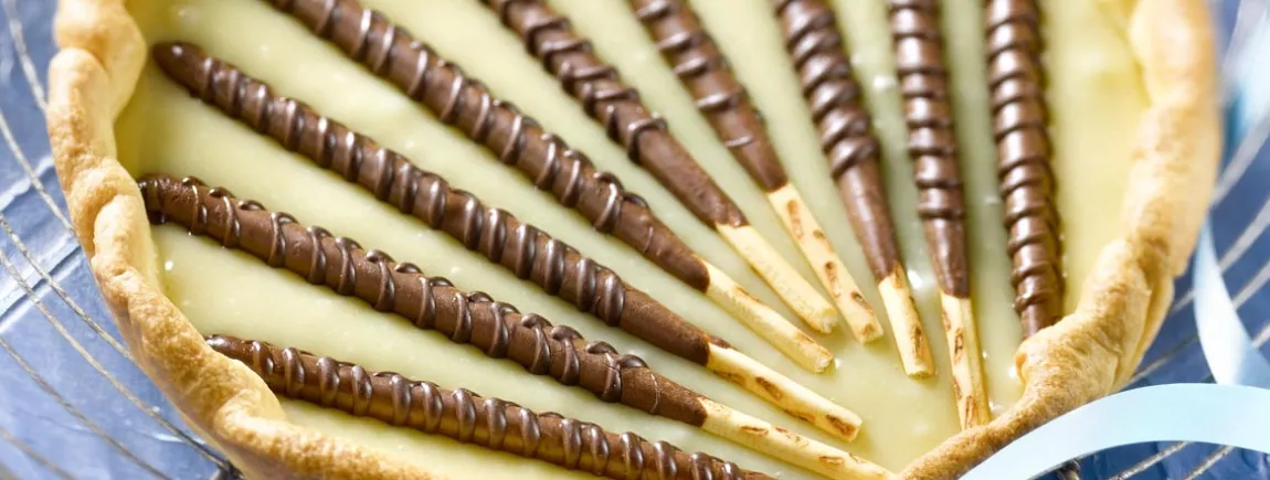 Tarte au chocolat blanc et aux Mikado ® Chocolat au lait Tarte au chocolat blanc et aux Mikado® King Choco