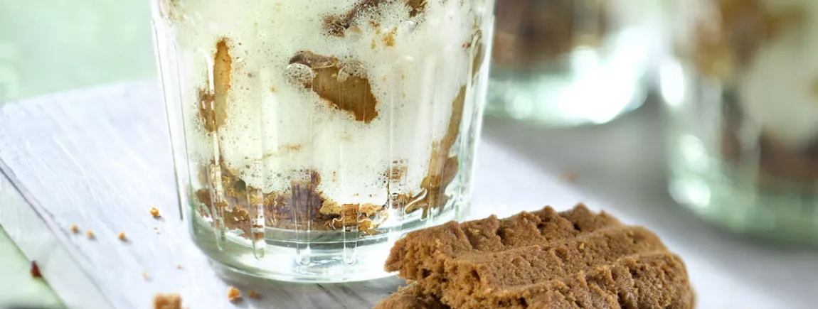 Verrines de poires aux Speculoos Bastogne® LU et chantilly Verrines de poires aux Speculoos Bastogne® LU et chantilly