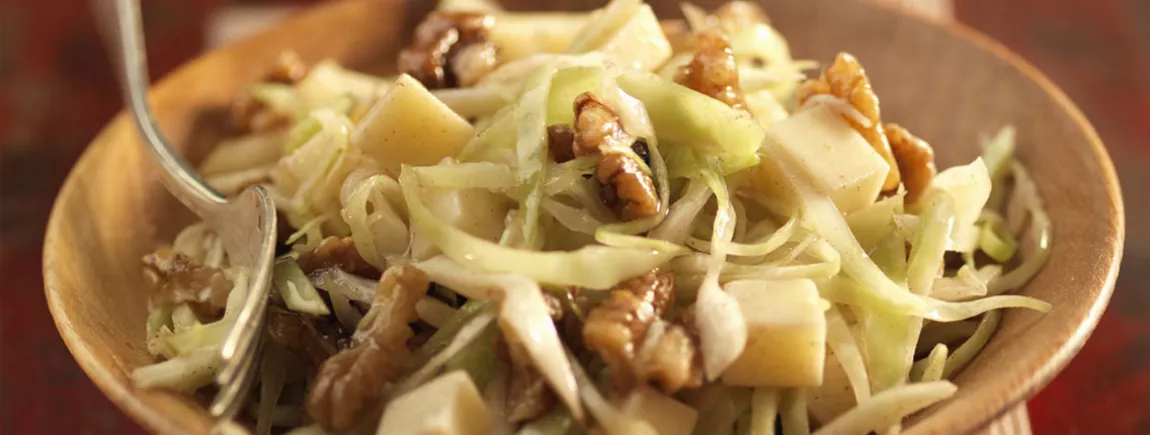 Salade de chou blanc, comté et noix Salade de chou blanc, comté et noix