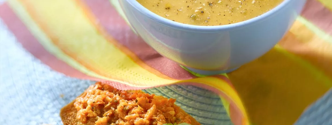 Soupe Knorr ® Douceur de légumes et ses tartines de caviar de tomates confites Soupe Knorr® Douceur de légumes du soleil et ses petites tartines de caviar de tomates confites