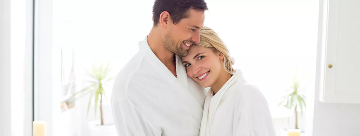 Nos astuces beauté pour fêter le printemps femme et homme entrelacer