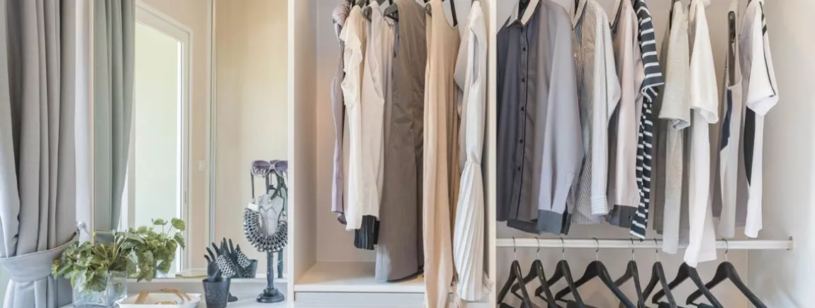 Un dressing bien rangé et bien organisé