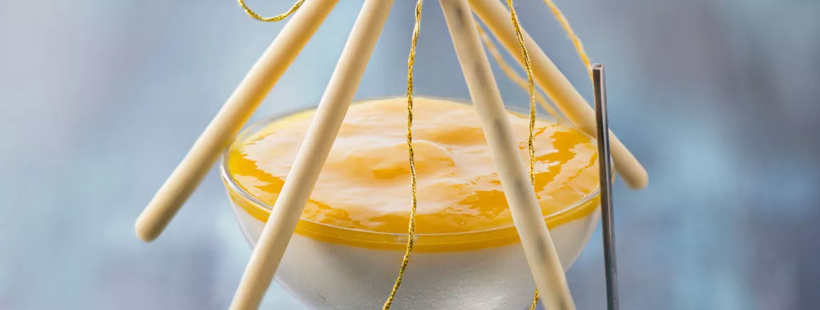 Coupe de mousse d'ananas, coco et Mikado® Chocolat Blanc