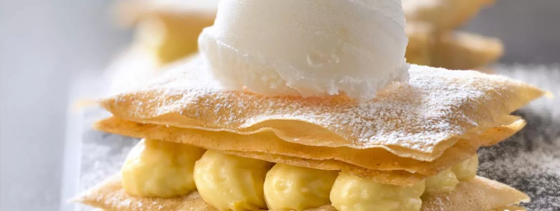 Mille-feuilles croustillant et sorbet plein fruit citron Mille-feuilles croustillant et sorbet plein fruit citron