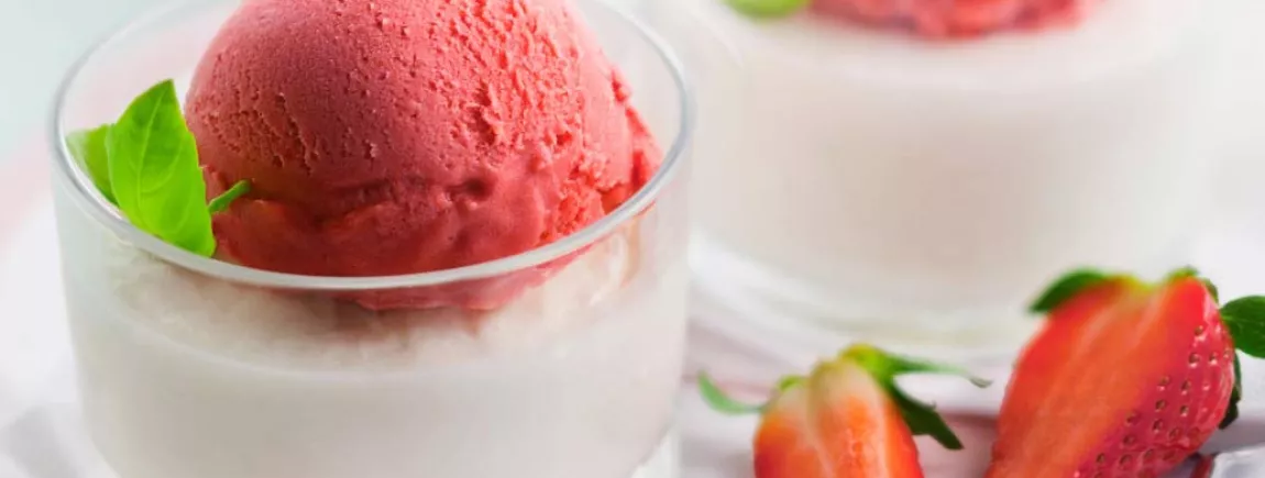 Irrésistible Panna cotta, basilic et fraise