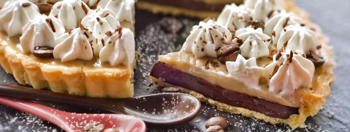 Tarte sablée au café Grand’Mère®, chocolat et chantilly Tarte sablée au café, croquant chocolat et chantilly avec Grand’Mère®