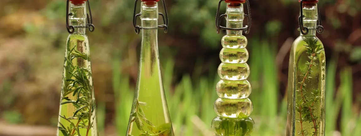 Eaux florales, extraits et huiles essentielles : parfumez naturellement vos plats ! Eaux florales, extraits et huiles essentielles : parfumez naturellement vos plats !
