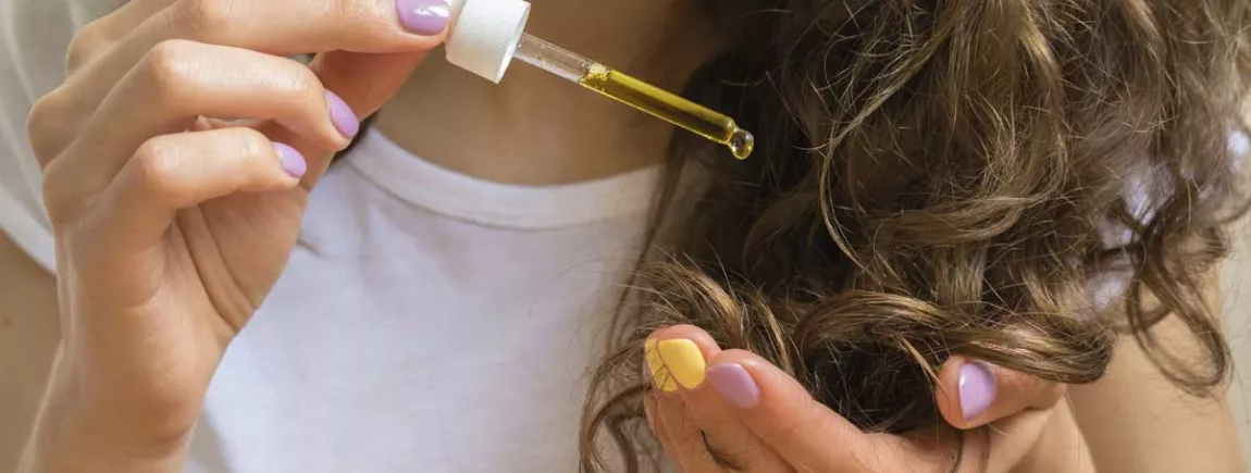 Ces huiles qui font du bien à nos cheveux ! Argan, coco, jojoba… les huiles capillaires précieuses !