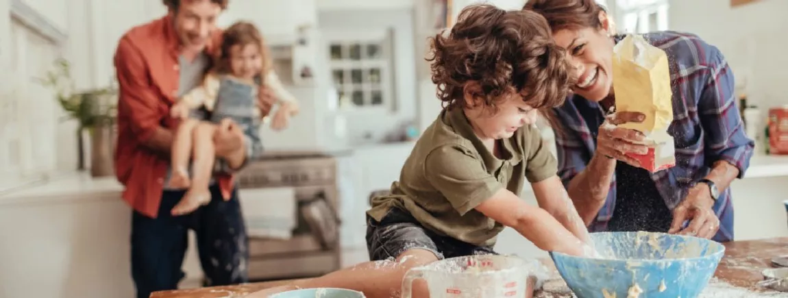 Plaisir de salir : la pâte à patouille que vos enfants vont adorer Jouer à se salir avec Sun®