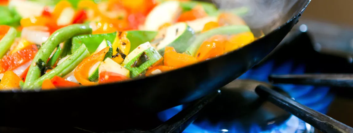 Embaumez vos recettes avec la parfumerie culinaire ! Recettes sur le feu à base de légumes dégageant un délicieux fumé