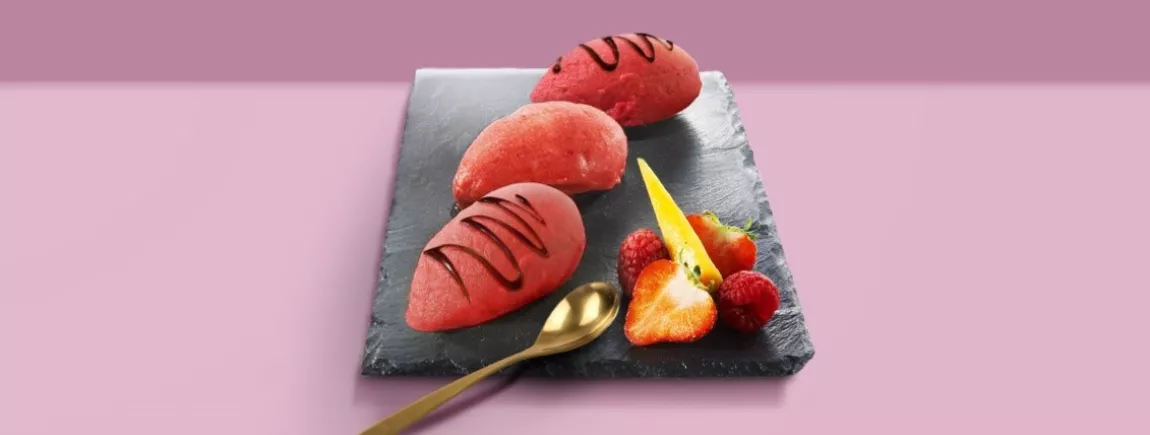 Sorbet framboise, coulis au vinaigre balsamique Sorbet Carte d’Or® Framboise vinaigre balsamique