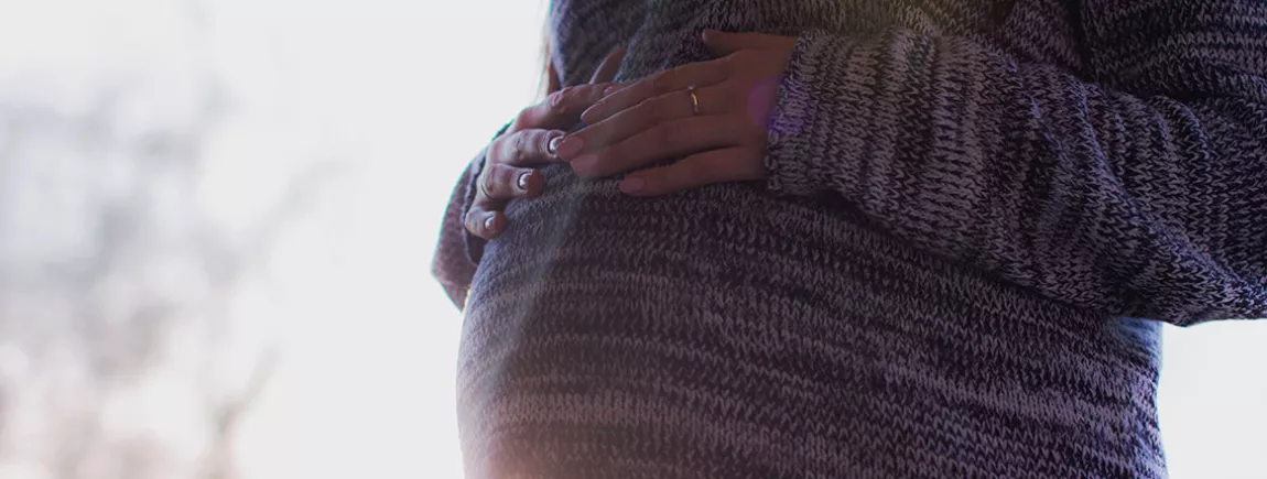 Transpiration et bouleversement hormonal Une femme enceinte