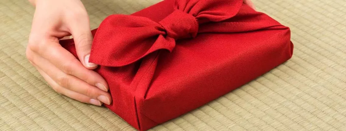Noël : 4 idées pour emballer ses cadeaux autrement Emballer ses cadeaux de noël soi-même