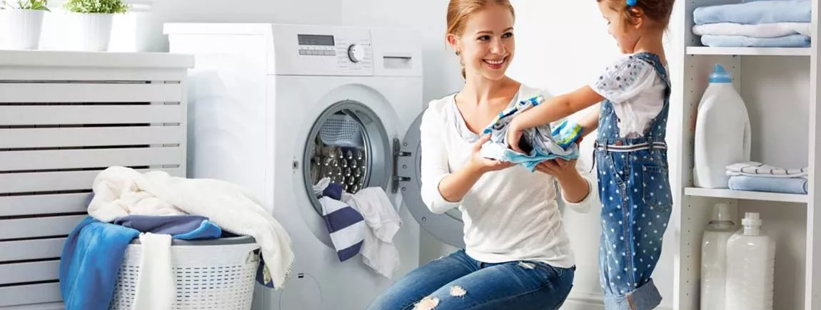 Au printemps, on gère les tâches en famille avec Skip® Une famille qui partage les tâches ménagèresEt si le ménage de printemps était l’occasion et de nouvelles « responsabilités » pour toute la famille ? Alors c’est parti pour apprendre à vos enfants à participer au traitement des lessives et au ménage. Voici nos meilleures astuces pour laver son linge en famille (et dans la bonne humeur s’il vous plait !).