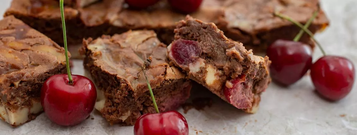 Brownie aux noix de macadamia et cérises