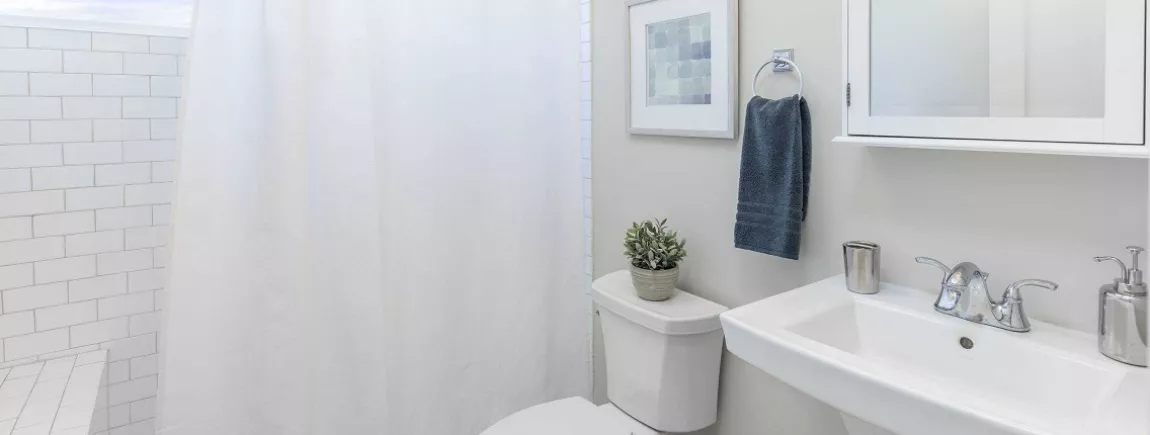 Comment nettoyer sa résidence d’été ou location saisonnière ? Maison propre salle de bain ménage