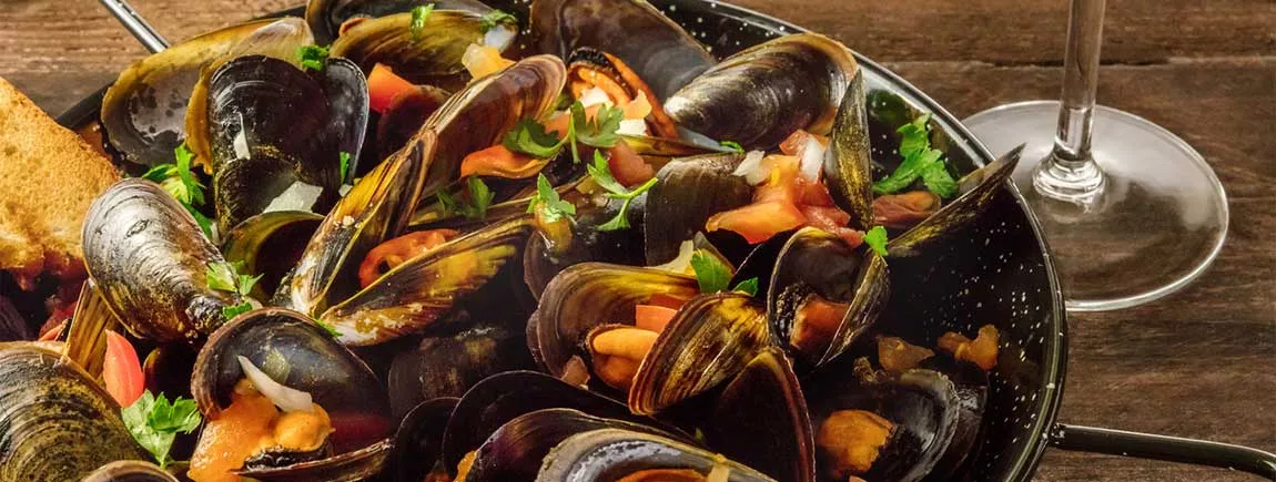 Moules à la moutarde et au pastis* avec Amora® Moules à la moutarde et au pastis* avec Amora®
